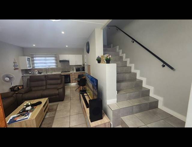 2 BEDROOM TOWNHOUSE FOR SALE IN ALBERTSDAL